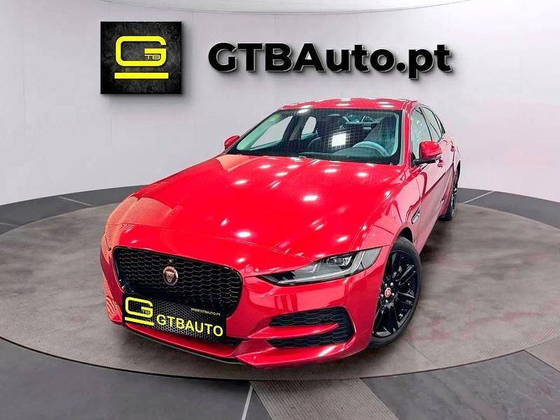 Vermelho Usado 2021 Jaguar XE R-Dynamic Sedan | € 37.500 - Imagem 1/4
