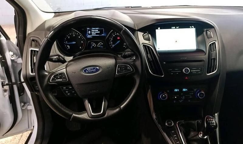 Usado Ford Focus Titanium 120 HP (88 kW) 2018 Branco Carrinha