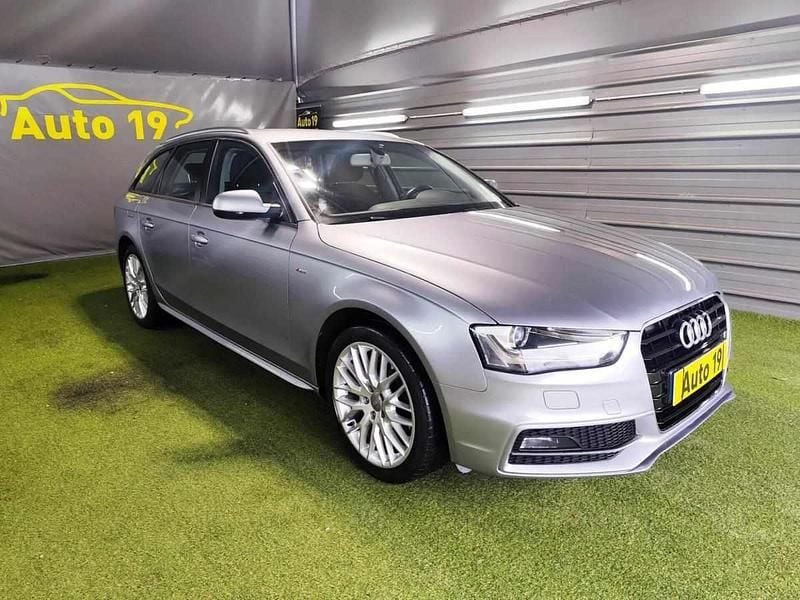 Usado Audi A4 150 HP (110 kW) 2015 Cinzento Carrinha
