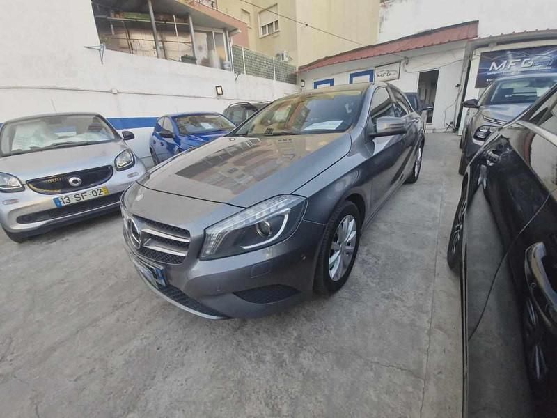 Usado Mercedes 200 136 HP (100 kW) 2014 Cinzento