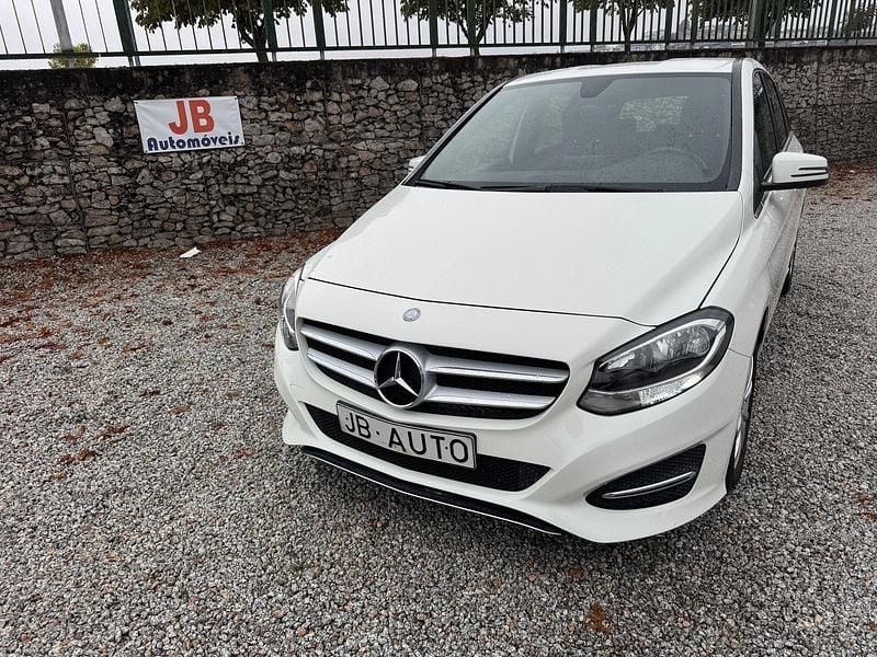 Usado Mercedes B180 Edition 109 HP (80 kW) 2016 Branco Monovolume