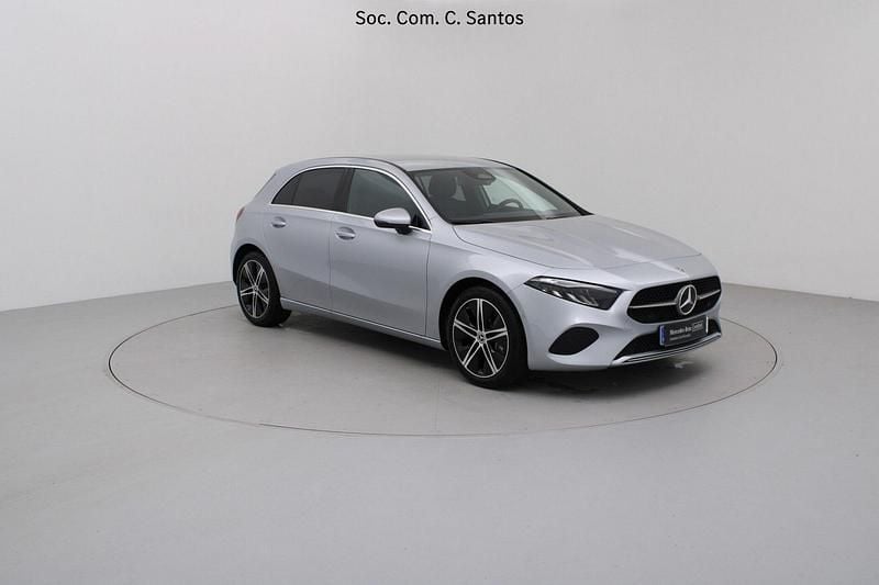 Cinza Usado 2025 Mercedes A200 Progressive Sedan | € 39.950 - Imagem 1/4