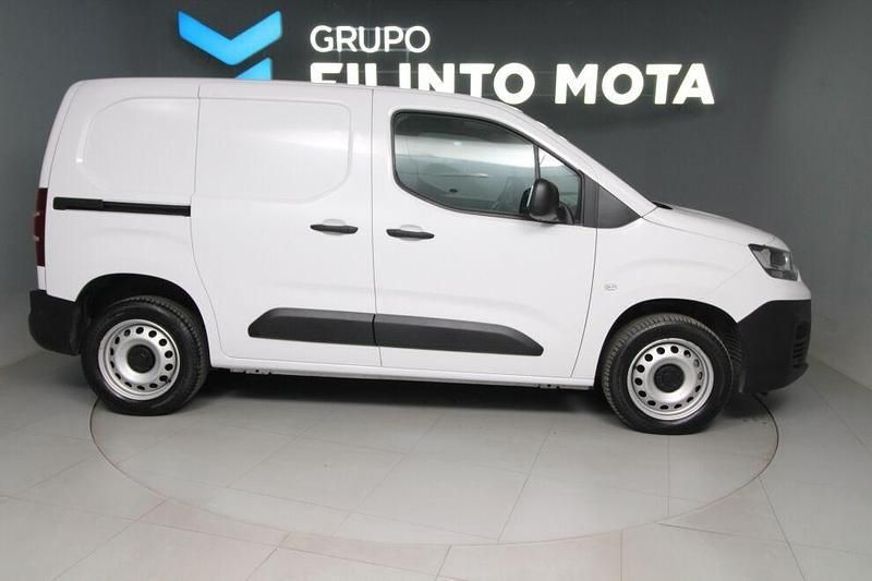 Branco Usado 2023 Fiat Doblò Monovolume | € 18.490 (Preço justo) - Imagem 1/4