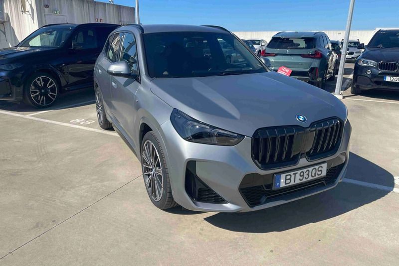 Cinzento Novo 2025 BMW X1 Luxury Line SUV | € 63.800 - Imagem 1/4