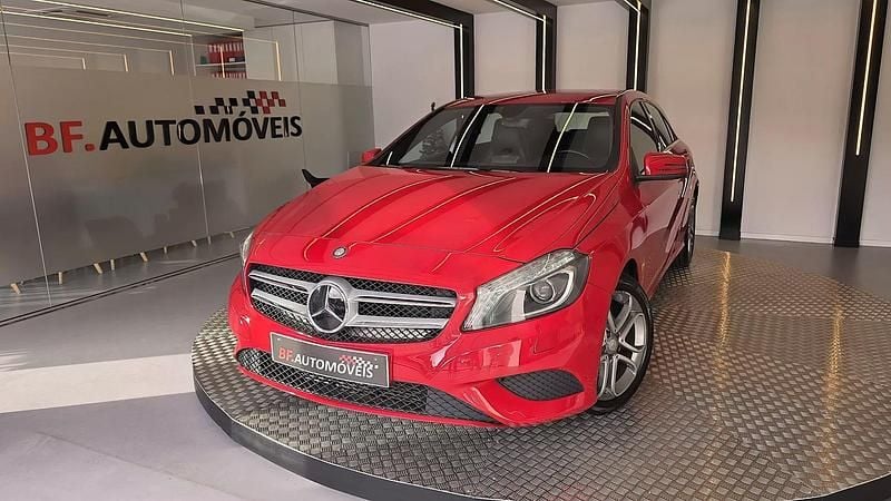 Usado Mercedes A160 Urban 90 HP (66 kW) 2015 Vermelho Citadino