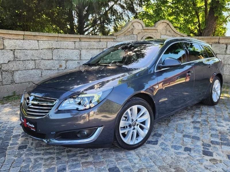 Usado Opel Insignia Cosmo 140 HP (102 kW) 2014 Cinza Carrinha