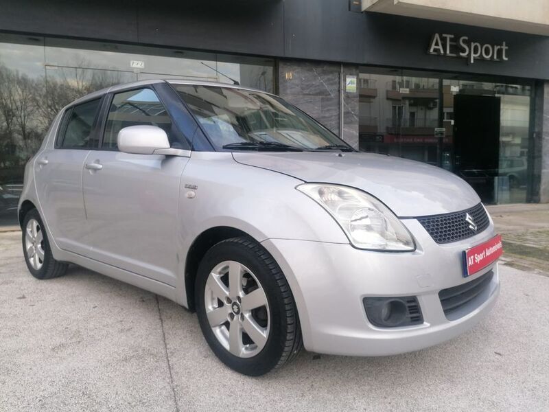 Cinzento Usado 2009 Suzuki Swift | € 4.390 (Preço justo) - Imagem 1/4