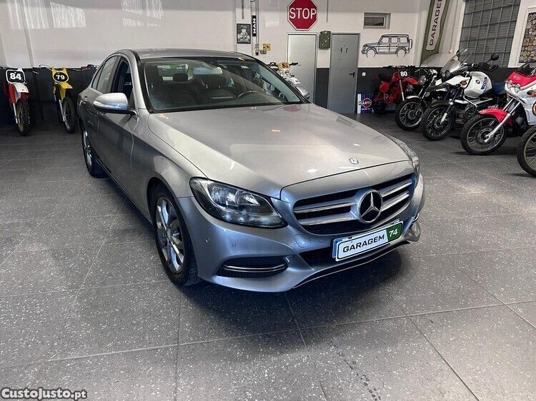 Cinza Usado 2016 Mercedes C180 Avantgarde Sedan | € 18.750 (Preço justo) - Imagem 1/1
