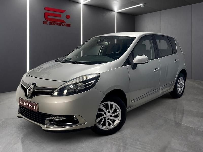 Cinza Usado 2016 Renault Scénic III Dynamique Monovolume | € 11.480 (Bom preço) - Imagem 1/4