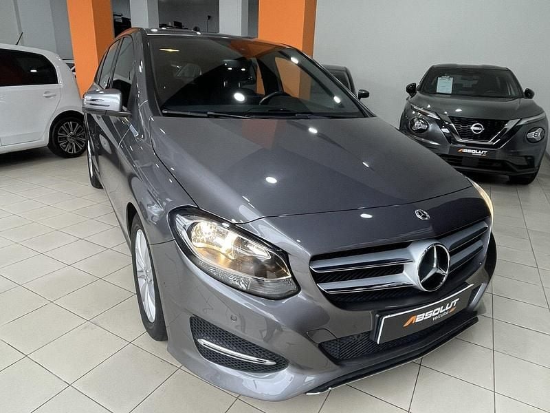 Usado Mercedes B180 Style 109 HP (80 kW) 2018 Cinza Monovolume