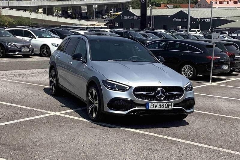 Prateado Usado 2025 Mercedes C220 Carrinha | € 66.900 - Imagem 1/4