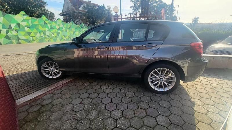 Usado BMW 116 Sport Line 116 HP (85 kW) 2015 Cinzento Citadino
