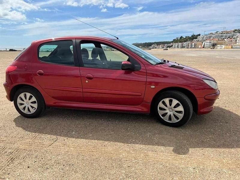Vermelho Usado 2000 Peugeot 206 Citadino | € 1.749 (Super Preço) - Imagem 1/4