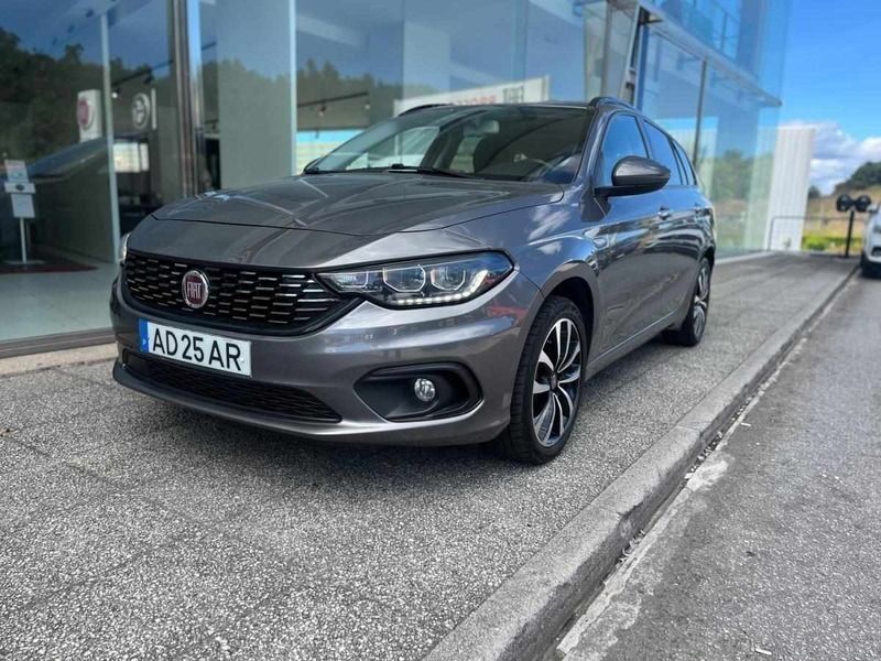 Cinzento Usado 2020 Fiat Tipo | € 17.900 (Caro) - Imagem 1/4