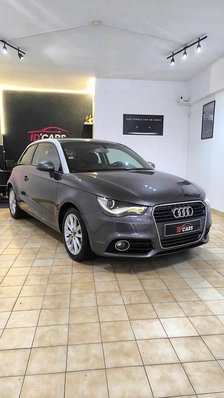 Usado Audi A1 105 HP (77 kW) 2011 Cinzento Citadino