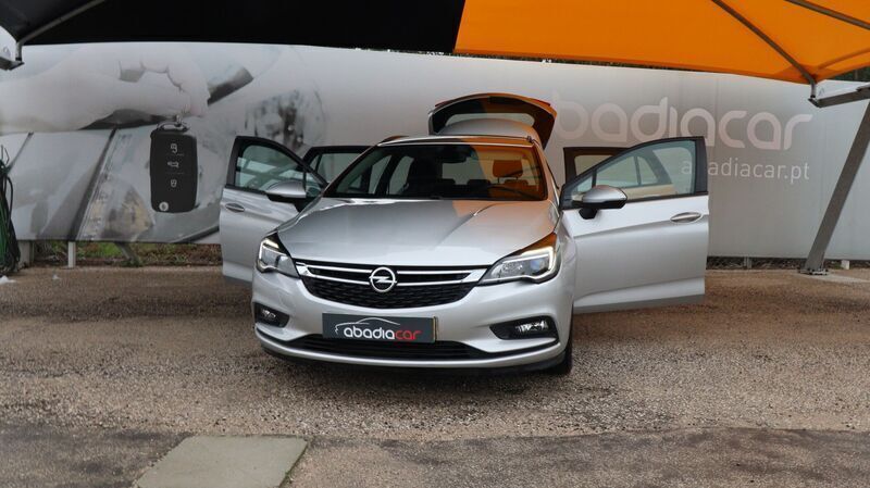 Cinzento Usado 2017 Opel Astra Business Edition Carrinha | € 11.900 (Preço justo) - Imagem 1/4