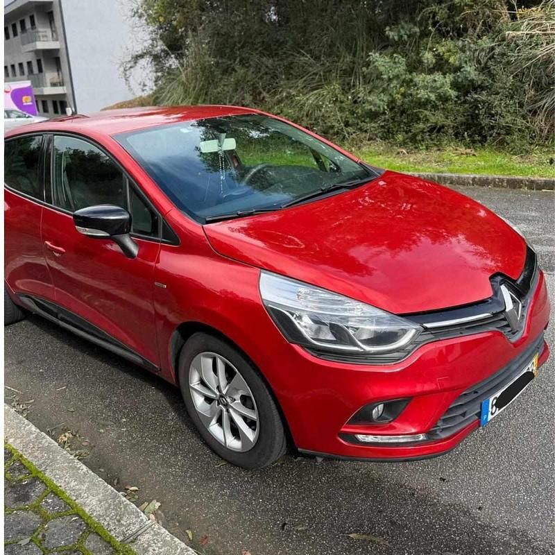 Usado Renault Clio IV 90 HP (66 kW) 2017 Vermelho Citadino