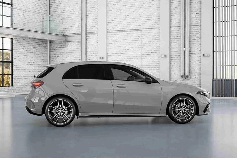 Cinzento Novo 2025 Mercedes A180 Citadino | € 47.934 - Imagem 1/4