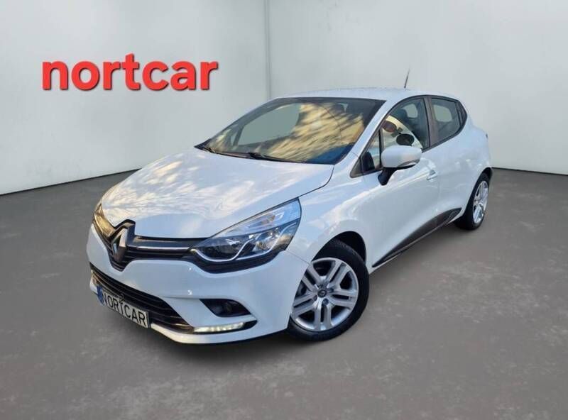 Branco Usado 2017 Renault Clio IV LIMITED Citadino | € 11.900 (Preço justo) - Imagem 1/4