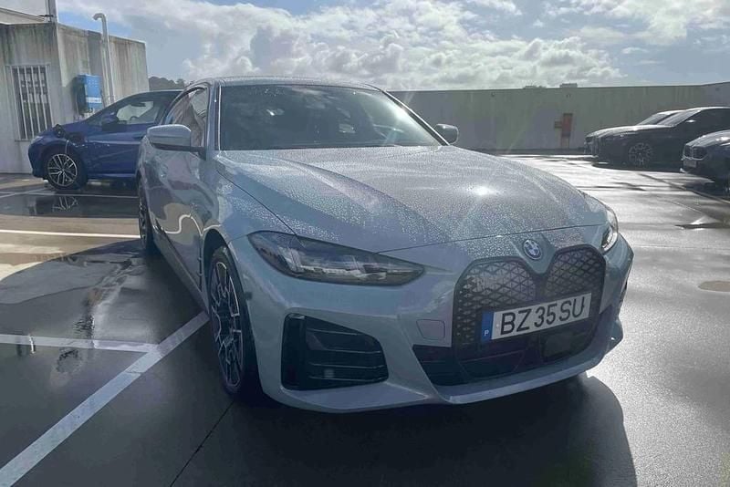 Cinzento Novo 2025 BMW i4 Comfort Edition Sedan | € 68.600 (Preço justo) - Imagem 1/4