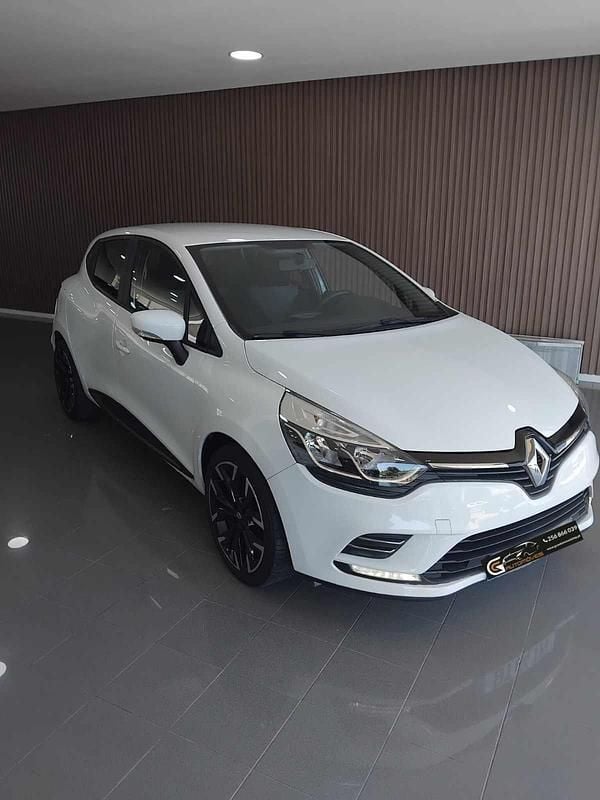 Branco Usado 2019 Renault Clio IV Zen | € 9.400 (Bom preço) - Imagem 1/4