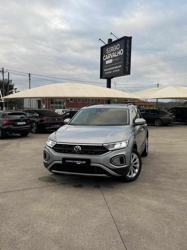 Cinzento Usado 2023 VW T-Roc Style SUV | € 23.500 (Preço justo) - Imagem 1/4