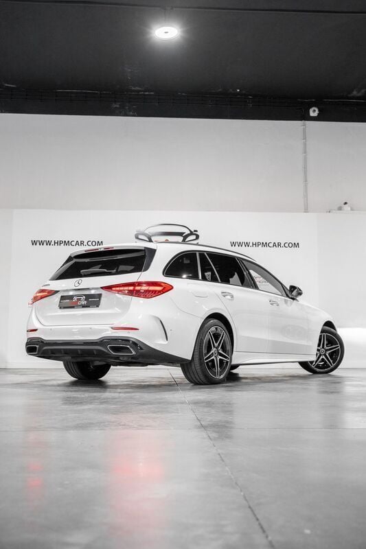 Usado Mercedes C300 AMG line 313 HP (230 kW) 2023 Branco Carrinha