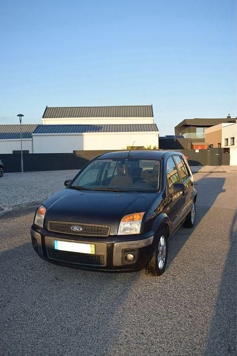 Usado 2007 Ford Fusion Sedan | € 2.500 - Imagem 1/4