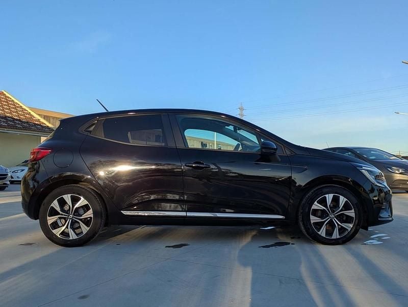 Usado Renault Clio V 100 HP (73 kW) 2023 Preto