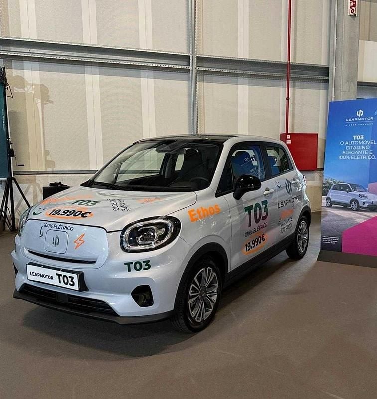 Cinzento Usado 2025 Leapmotor T03 Citadino | € 20.659 - Imagem 1/4