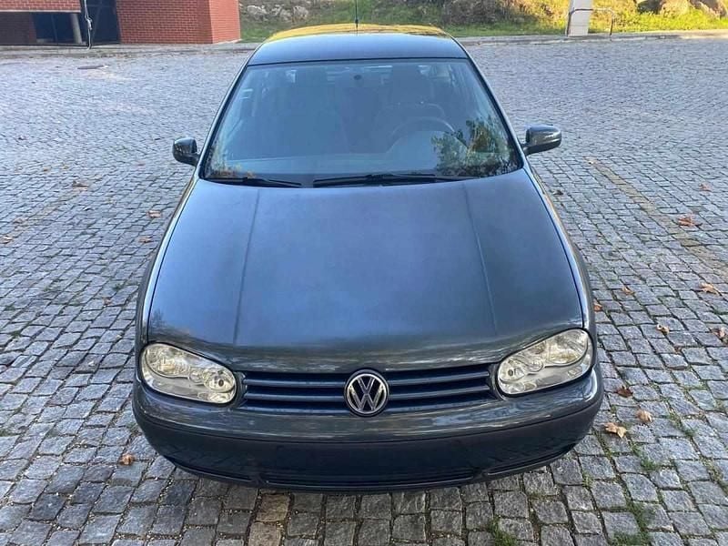 Cinzento Usado 1999 VW Golf IV Citadino | € 2.400 (Preço justo) - Imagem 1/4