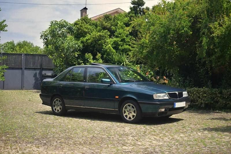 Usado Lancia Dedra 105 HP (77 kW) 1992 Verde Sedan