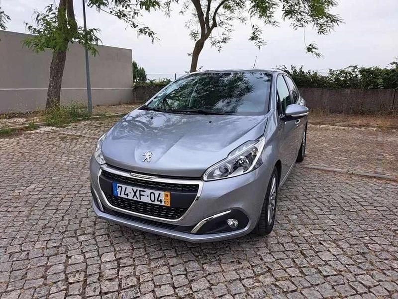 Cinzento Usado 2019 Peugeot 208 Signature Sky Citadino | € 11.750 (Preço justo) - Imagem 1/4