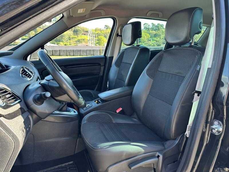 Usado Renault Scénic III Bose Edition 130 HP (95 kW) 2016 Preto Monovolume