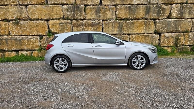 Usado Mercedes A180 Urban 109 HP (80 kW) 2018 Cinza
