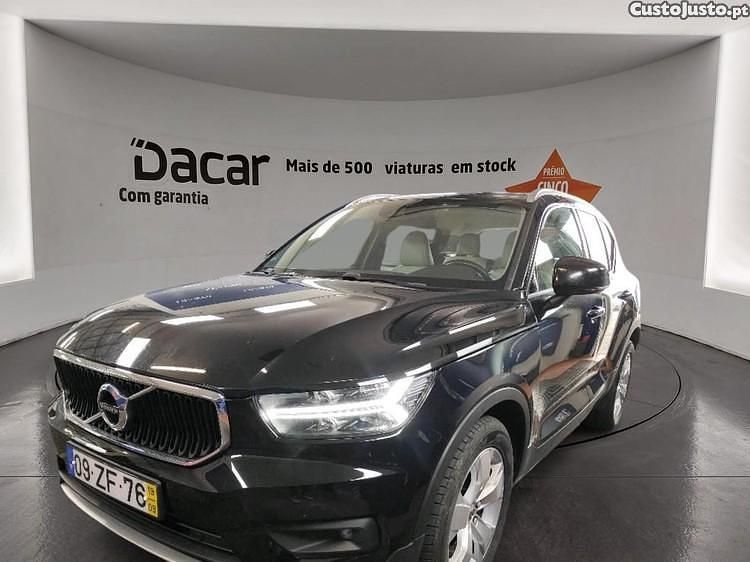 Usado Volvo XC40 Momentum 150 HP (110 kW) 2019 Preto SUV