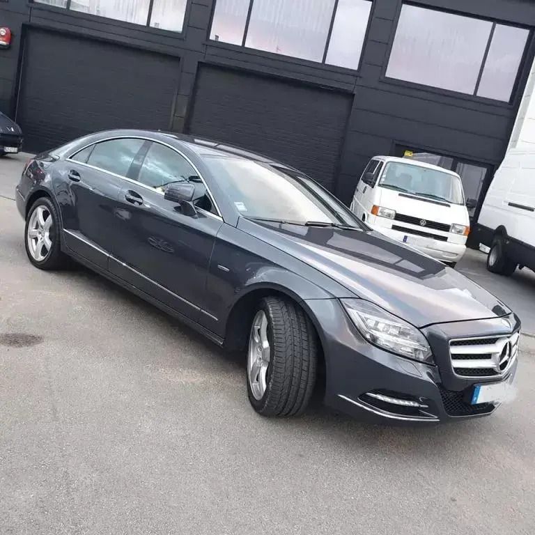 Cinzento Usado 2011 Mercedes CLS350 Coupé | € 28.500 - Imagem 1/4