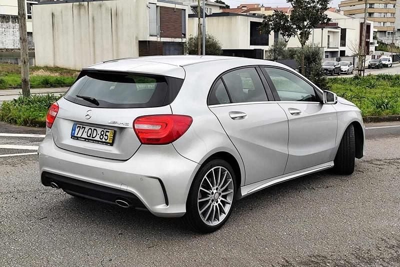 Usado Mercedes A180 109 HP (80 kW) 2015 Cinzento Citadino