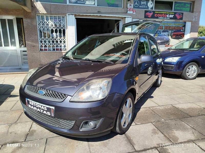 Cinzento Usado 2006 Ford Fiesta Citadino | € 3.399 (Preço justo) - Imagem 1/4