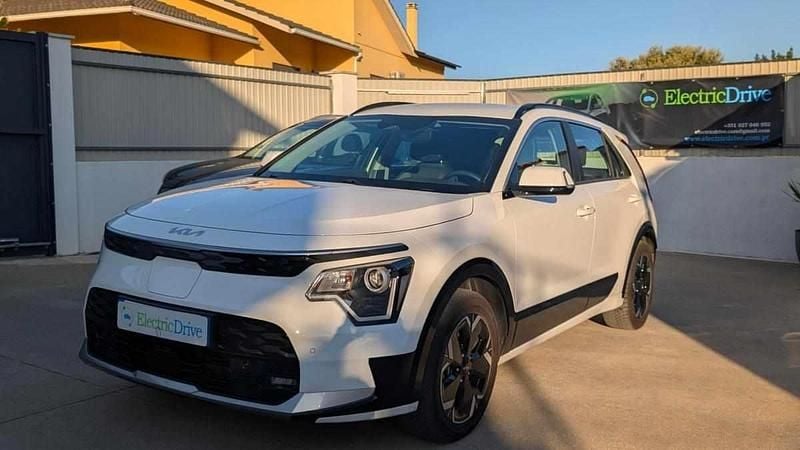 Usado Kia e-Niro 150 kW (204 HP) 2023 Branco SUV