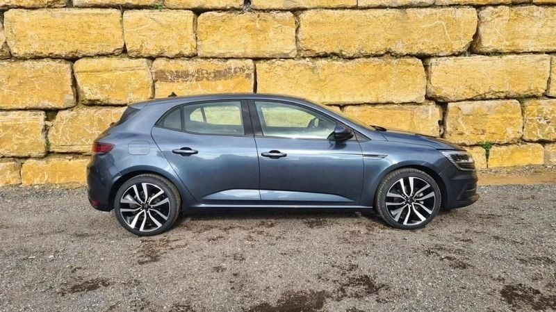 Usado Renault Mégane IV Intens 115 HP (84 kW) 2022 Cinzento Citadino