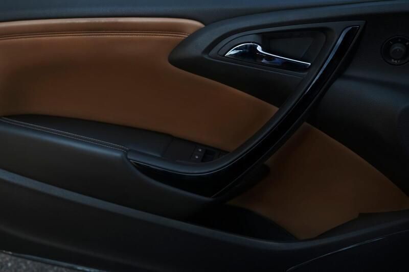 Usado Opel Cascada S 140 HP (102 kW) 2017 Verde Cabrios