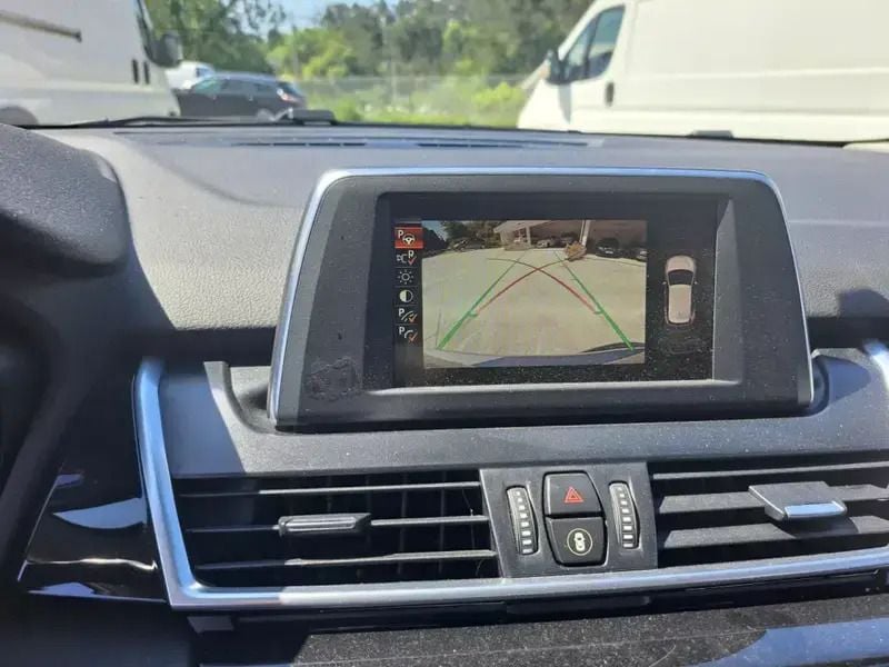 Usado BMW 218 Active Tourer Sport Line 150 HP (110 kW) 2015 Cinza prata Monovolume