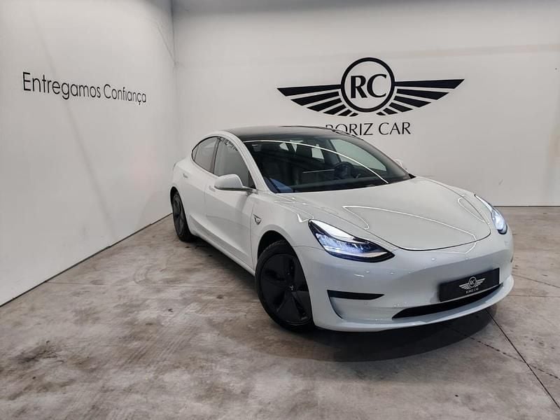 Branco Usado 2020 Tesla Model 3 Standard Range Plus Sedan | € 19.900 (Preço justo) - Imagem 1/4