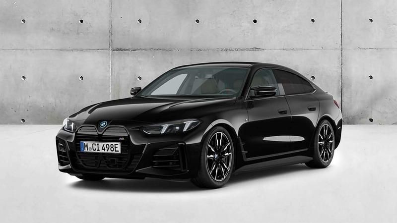 Usado BMW i4 Comfort Edition 400 kW (544 HP) 2025 Preto sapphire metalizada Sedan