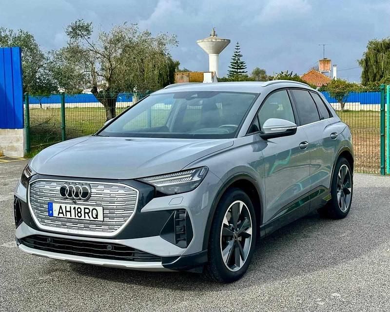Cinzento Usado 2021 Audi Q4 e-tron SUV | € 28.500 (Preço justo) - Imagem 1/4