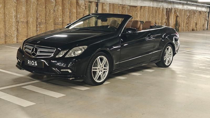 Usado Mercedes E250 Elegance 204 HP (150 kW) 2010 Preto Cabrios