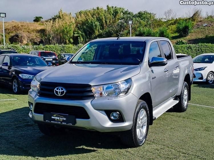 Cinza Usado 2018 Toyota HiLux Pickup | € 34.999 - Imagem 1/1