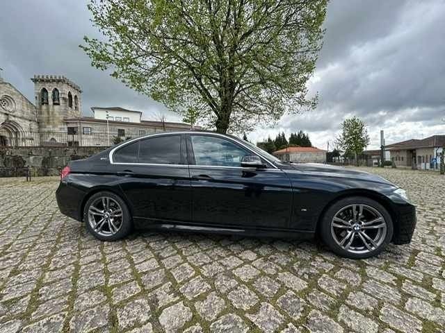 Preto Usado 2016 BMW 330 Sedan | € 17.990 - Imagem 1/4