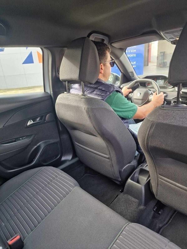 Branco Usado 2024 Peugeot 2008 SUV | € 22.500 (Preço justo) - Imagem 1/4